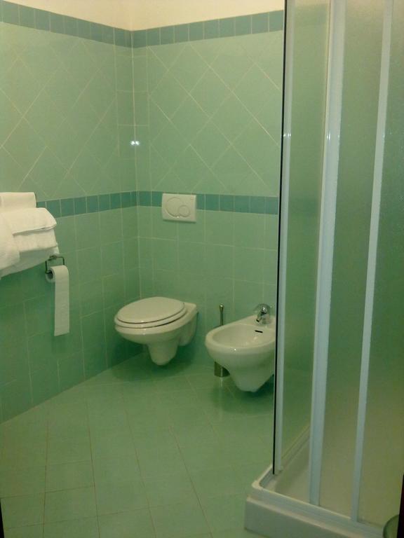 Albergo Italia Di Nardi Renzo & C Snc Poggibonsi Bilik gambar