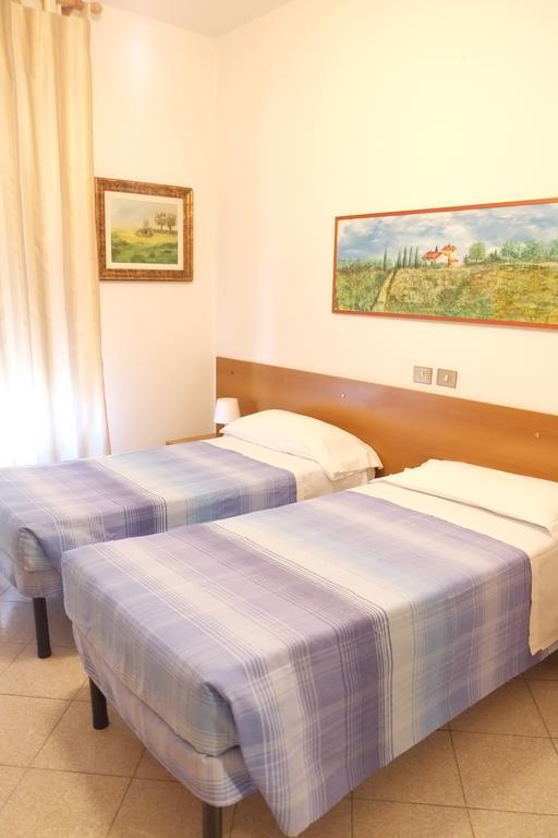 Albergo Italia Di Nardi Renzo & C Snc Poggibonsi Bilik gambar