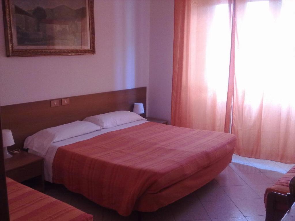 Albergo Italia Di Nardi Renzo & C Snc Poggibonsi Bilik gambar