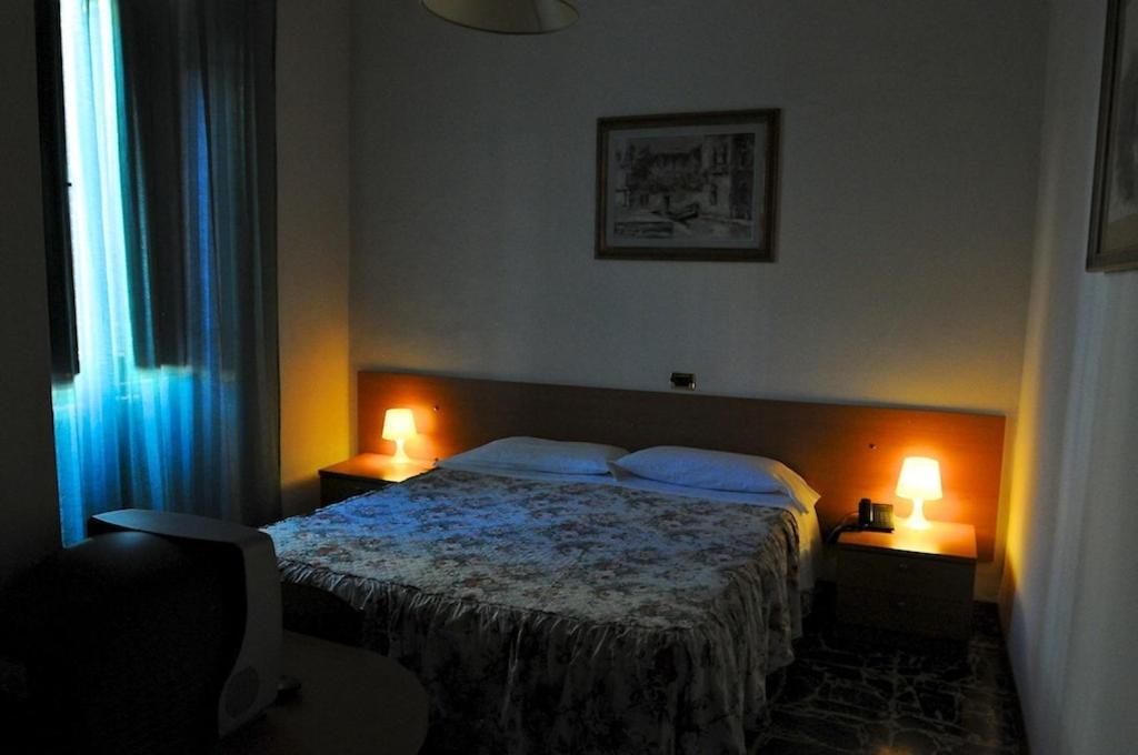 Albergo Italia Di Nardi Renzo & C Snc Poggibonsi Bilik gambar